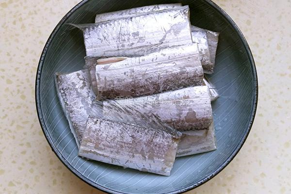 干煎带鱼的做法图解1