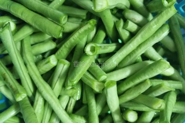 瘦肉炒豆角的做法图解2