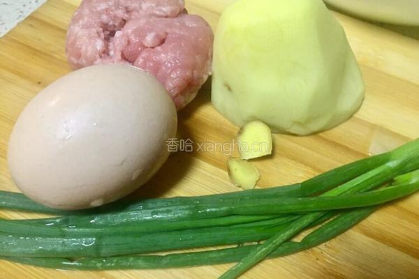 海藻肉沫土豆心的做法图解1