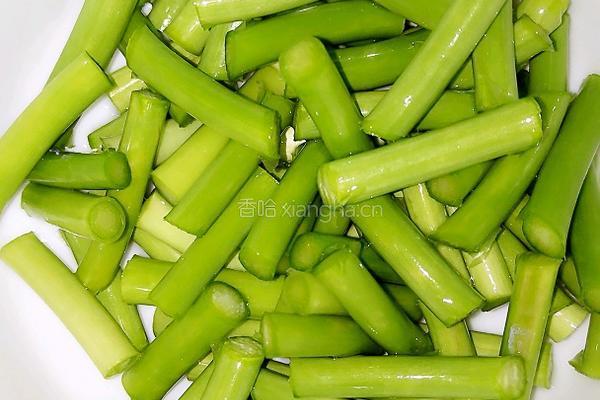 香肠蒜苔的做法图解3