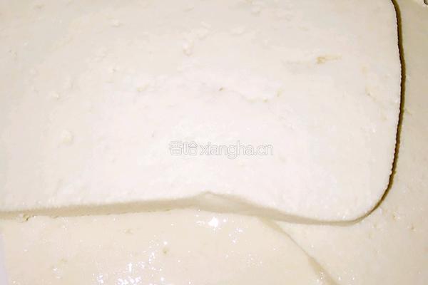 茼蒿小豆腐的做法图解1