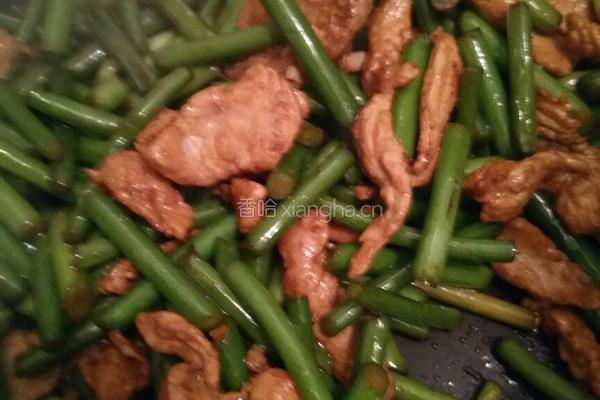 瘦肉炒蒜苔的做法图解4