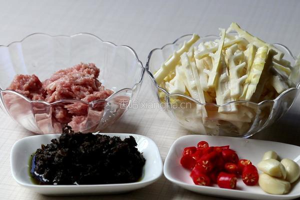 肉蓉榄菜烩竹笋的做法图解1