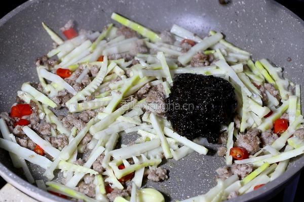 肉蓉榄菜烩竹笋的做法图解5