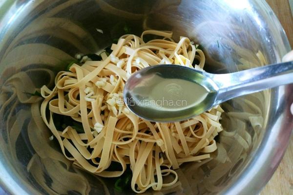 菠菜拌豆皮的做法图解9