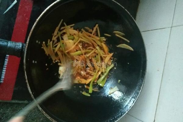 土豆丝辣椒丝拌面的做法图解8