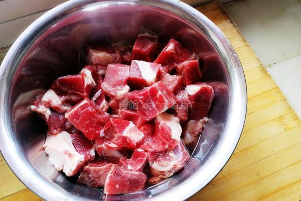 炖牛肉的做法图解1