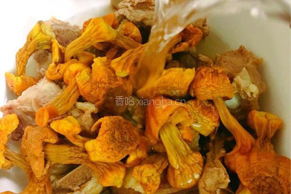 巴西菇排骨汤的做法图解7