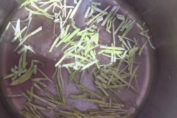 虾仁蛋饼面的做法图解4