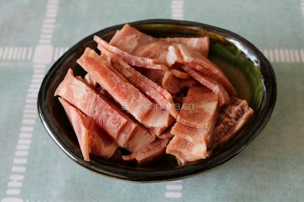 洋葱炒培根的做法图解3