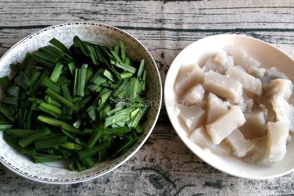 韭菜炒焖子的做法图解1