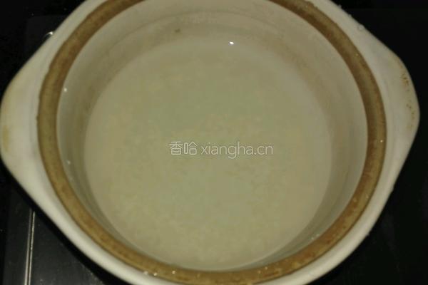 香肠煲仔饭的做法图解1