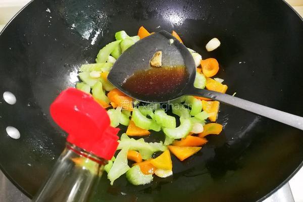 西芹红椒蛋的做法图解15