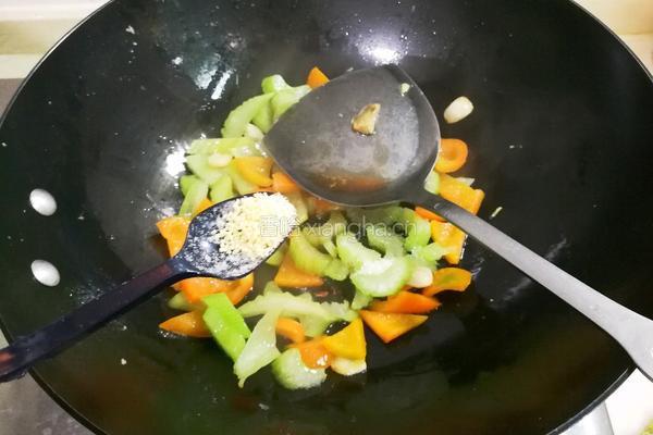 西芹红椒蛋的做法图解17