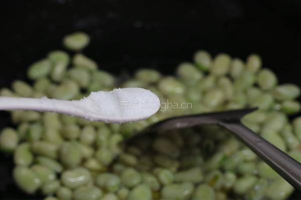 椿芽煎嫩胡豆的做法图解2