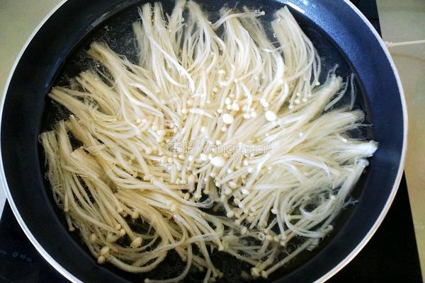 金针菇鸡蛋菠菜汤的做法图解11