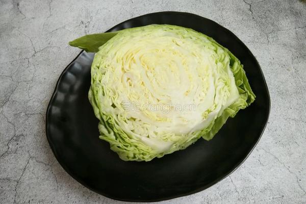 清炒甘蓝丝的做法图解1
