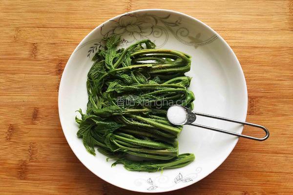 炸香椿鱼的做法图解4