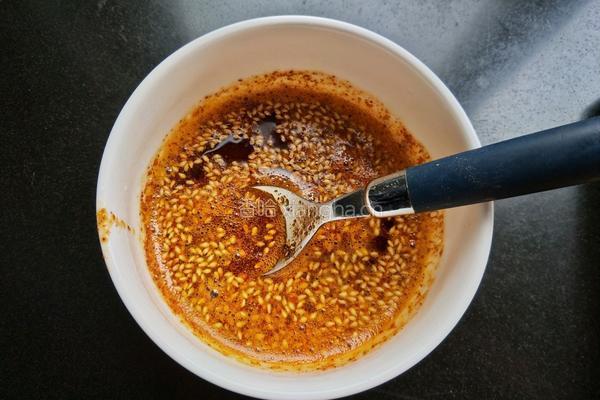 自制饺子蘸料（附辣椒油的制作方法）的做法图解6