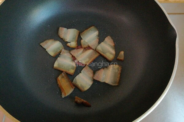荷兰豆炒腊肉的做法图解2