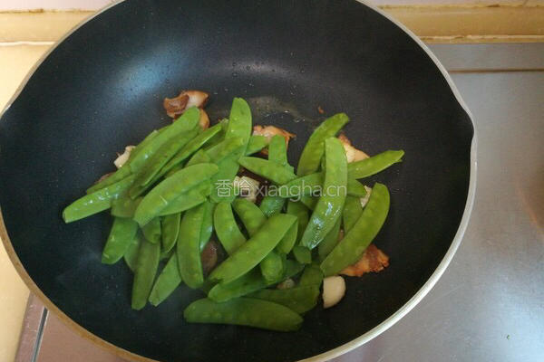 荷兰豆炒腊肉的做法图解4