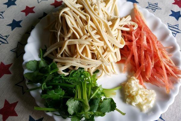 芝麻酱拌豆皮的做法图解2