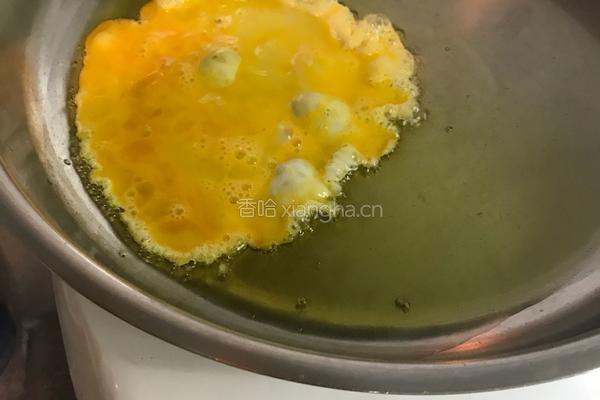 金枪鱼虾仁蛋炒饭的做法图解3