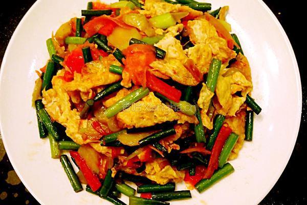 鲁菜大师蒋家常菜炒鸡蛋西红柿蒜苔的做法图解3
