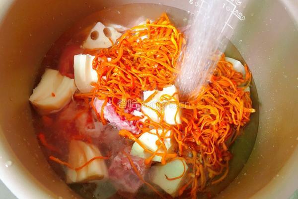 莲藕虫草花龙骨汤的做法图解7