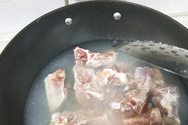 酸菜排骨土豆的做法图解3