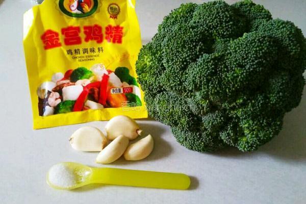 蒜香西兰花的做法图解1