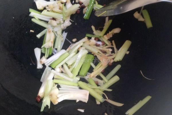 腊肠炒豆皮的做法图解3