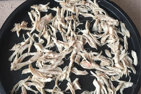自制鸡胸肉丝小零食的做法图解2
