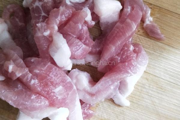 木耳小白菜肉的做法图解2