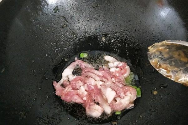 木耳小白菜肉的做法图解6