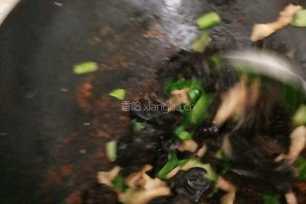 木耳小白菜肉的做法图解11