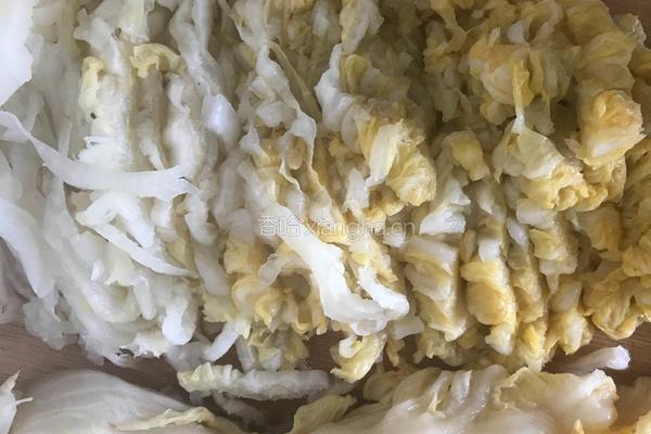 酸菜炖大骨棒的做法图解4