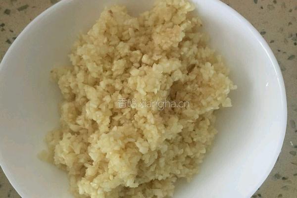 蒜蓉粉丝蒸扇贝的做法图解3