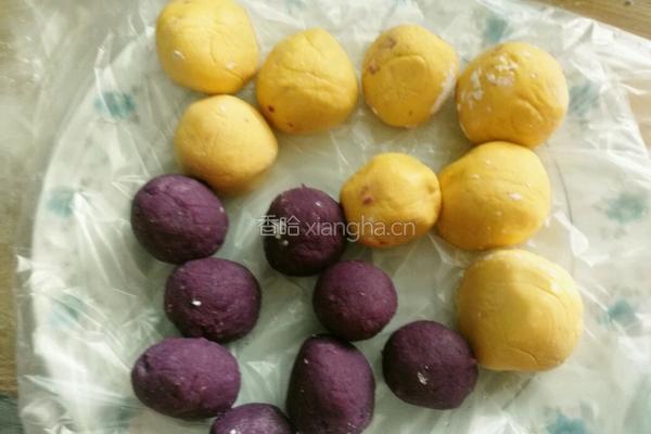 南瓜紫薯椰蓉球的做法图解6