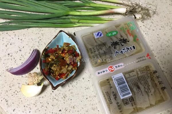 泡椒酸辣魔芋花的做法图解1