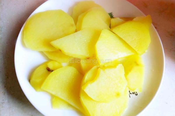 土豆烧鸡肉的做法图解2