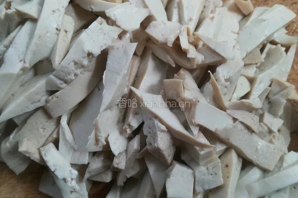 香椿拌豆腐的做法图解2