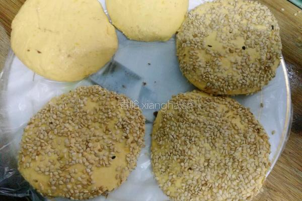 南瓜豆沙芝麻饼的做法图解6