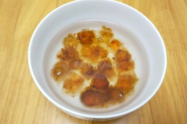 桃胶红枣银耳羹的做法图解4