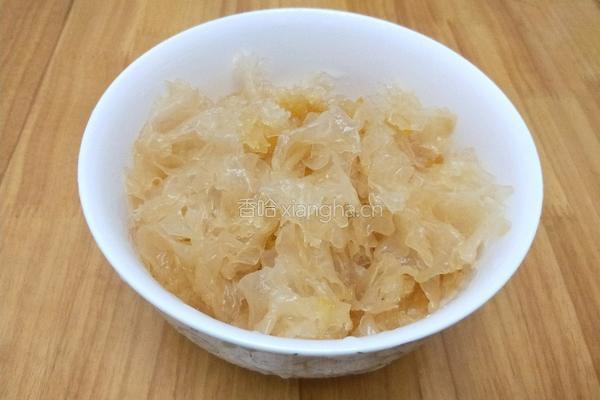 桃胶红枣银耳羹的做法图解7