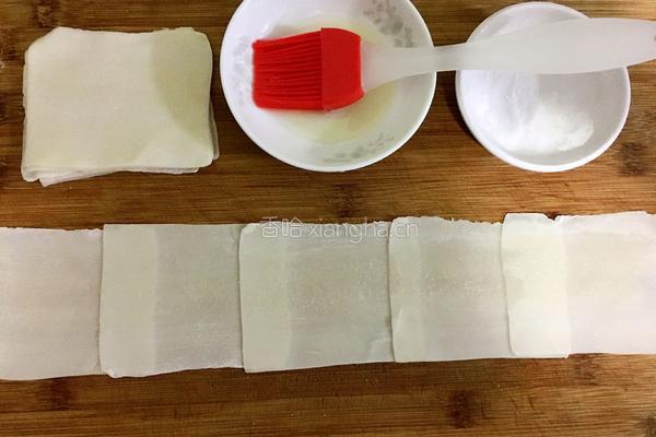 馄饨皮葱油饼的做法图解3