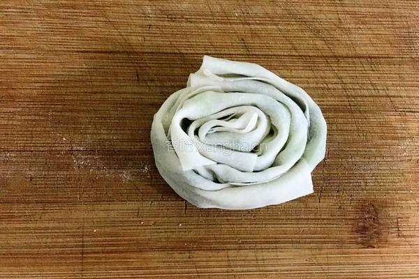 馄饨皮葱油饼的做法图解7