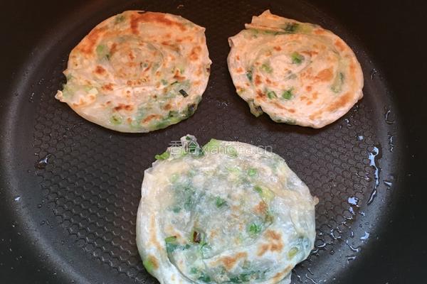 馄饨皮葱油饼的做法图解13