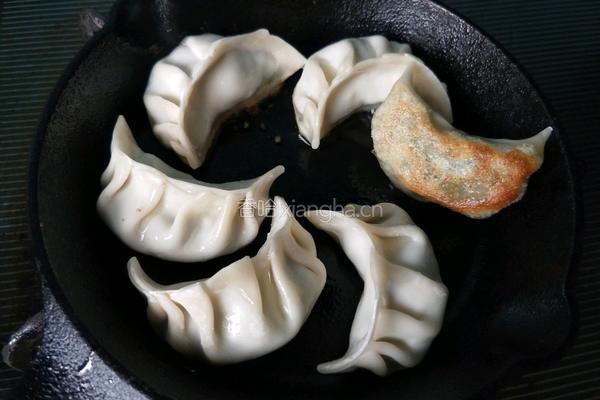 抱蛋煎饺的做法图解3