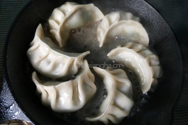 抱蛋煎饺的做法图解4
